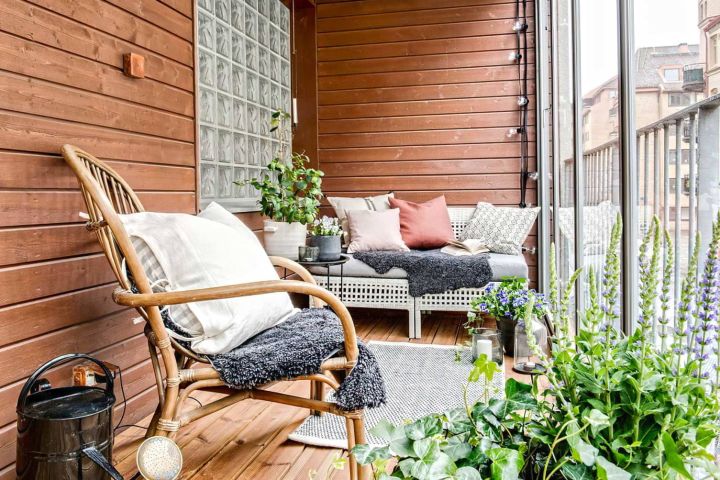 Уютный балкон: как преобразить пространство без ремонта