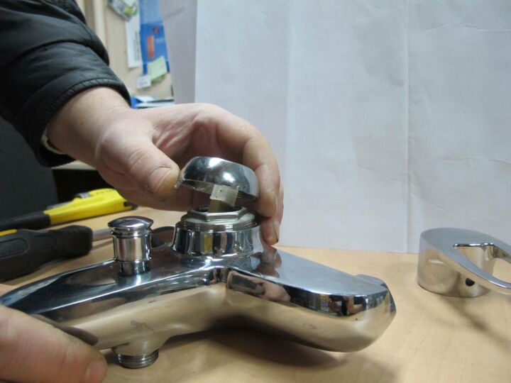 Ремонт однорычажного смесителя для ванной своими руками