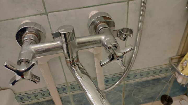 Иногда поломку не так и сложно устранить самостоятельно! Как починить капающий кран в ванной?