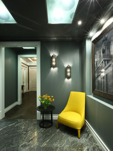 Дизайн коридора пол коричневый