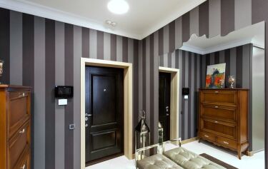 Дизайн коридора пол коричневый