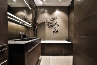 Коричневая ванная комната – благородство и уют