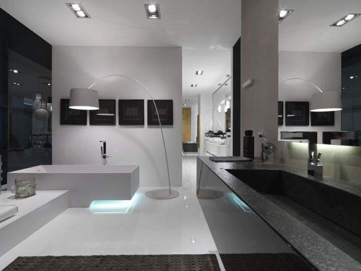 Белая ванная комната и модный дизайн с фото