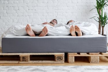 Двуспальная кровать один или два матраса