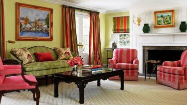 Яркий дизайн гостиной