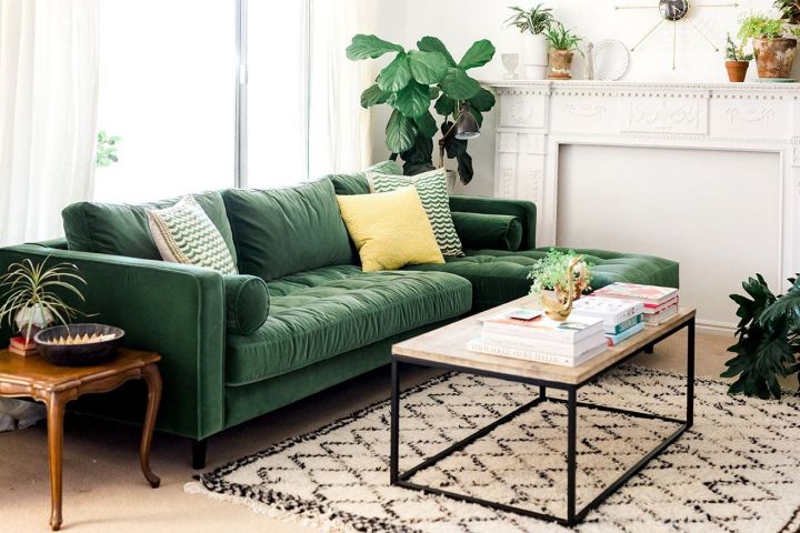 С чем можно сочетать зеленый диван в интерьере разных стилей?
