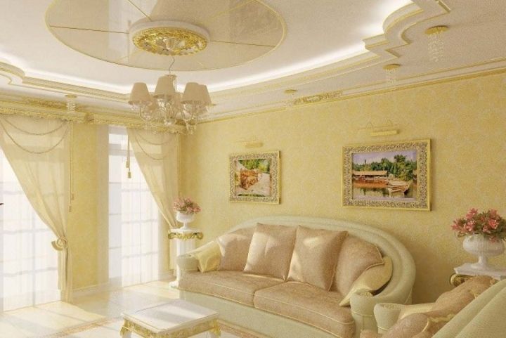 Бело-золотистая гостиная в стиле классика